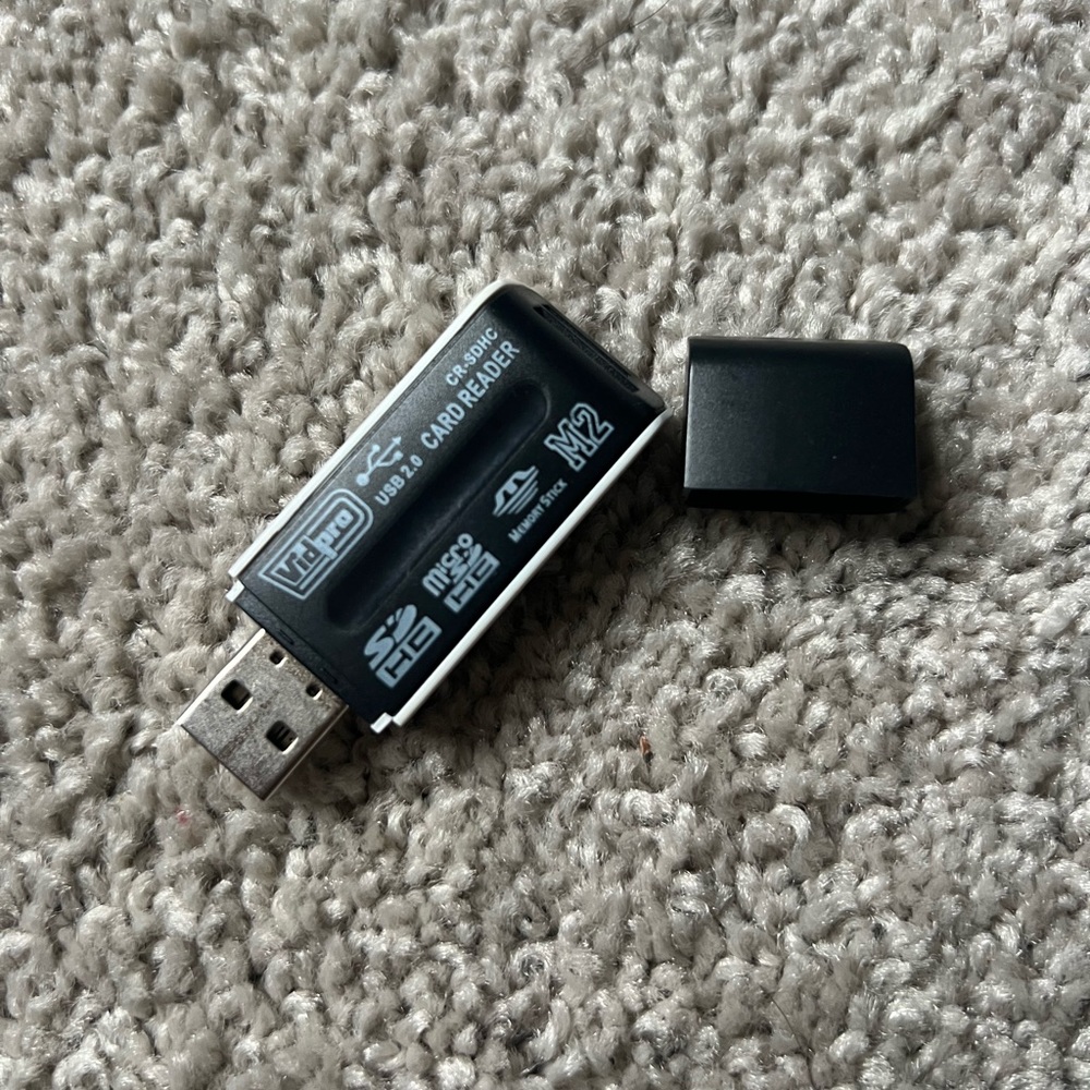 40. Vinpro USB 2.0 Card Reader